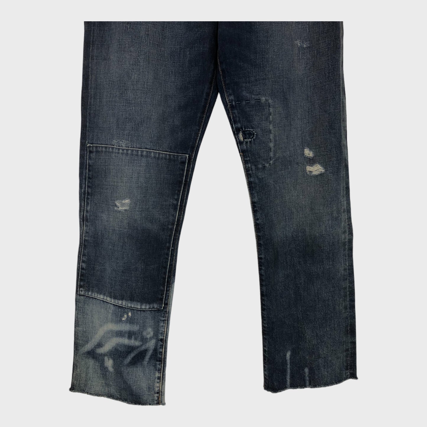 Men's Branded Disrupted Pattern Frayed Hem Jeans